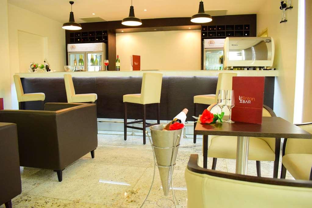 Monty Suites & Golf Uyo Étterem fotó
