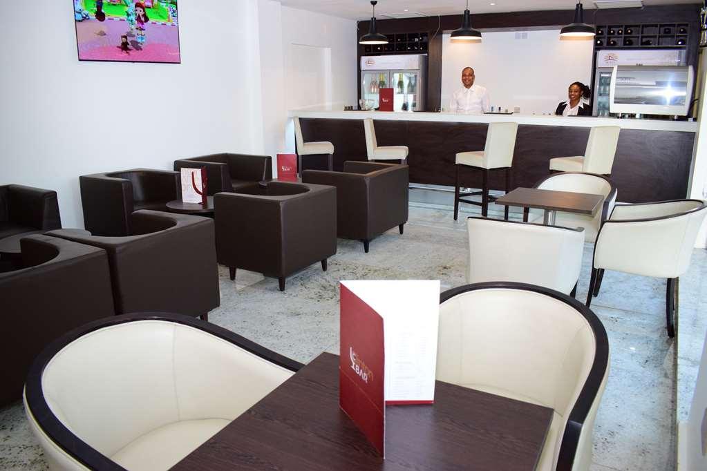 Monty Suites & Golf Uyo Étterem fotó